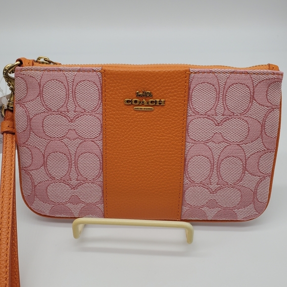 🎁Coach Wristlet in Signature  Jacquard - Picture 1 of 9
